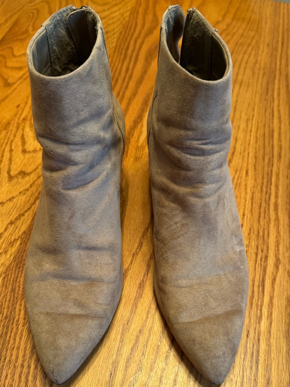 Pointed Toe Suede Ankle Boots in Gray